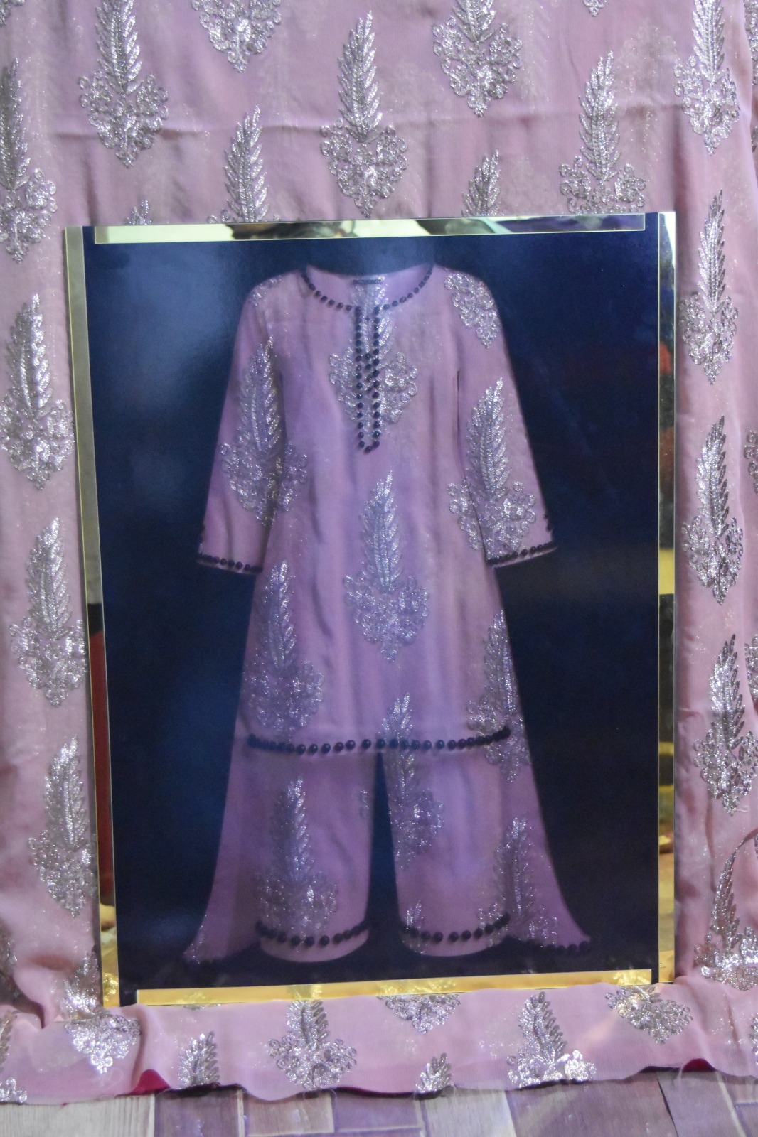 Ladies’ Shalwar Kameez Display Frame